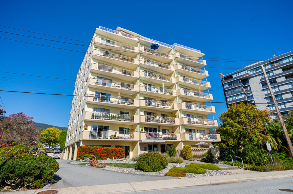 #305 – 2187 Bellevue Avenue